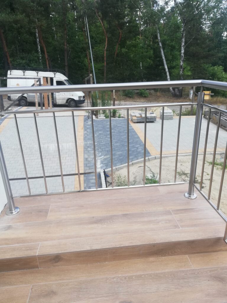 Balustrada nierdzewna - balkon - JackBud Ślusarnia